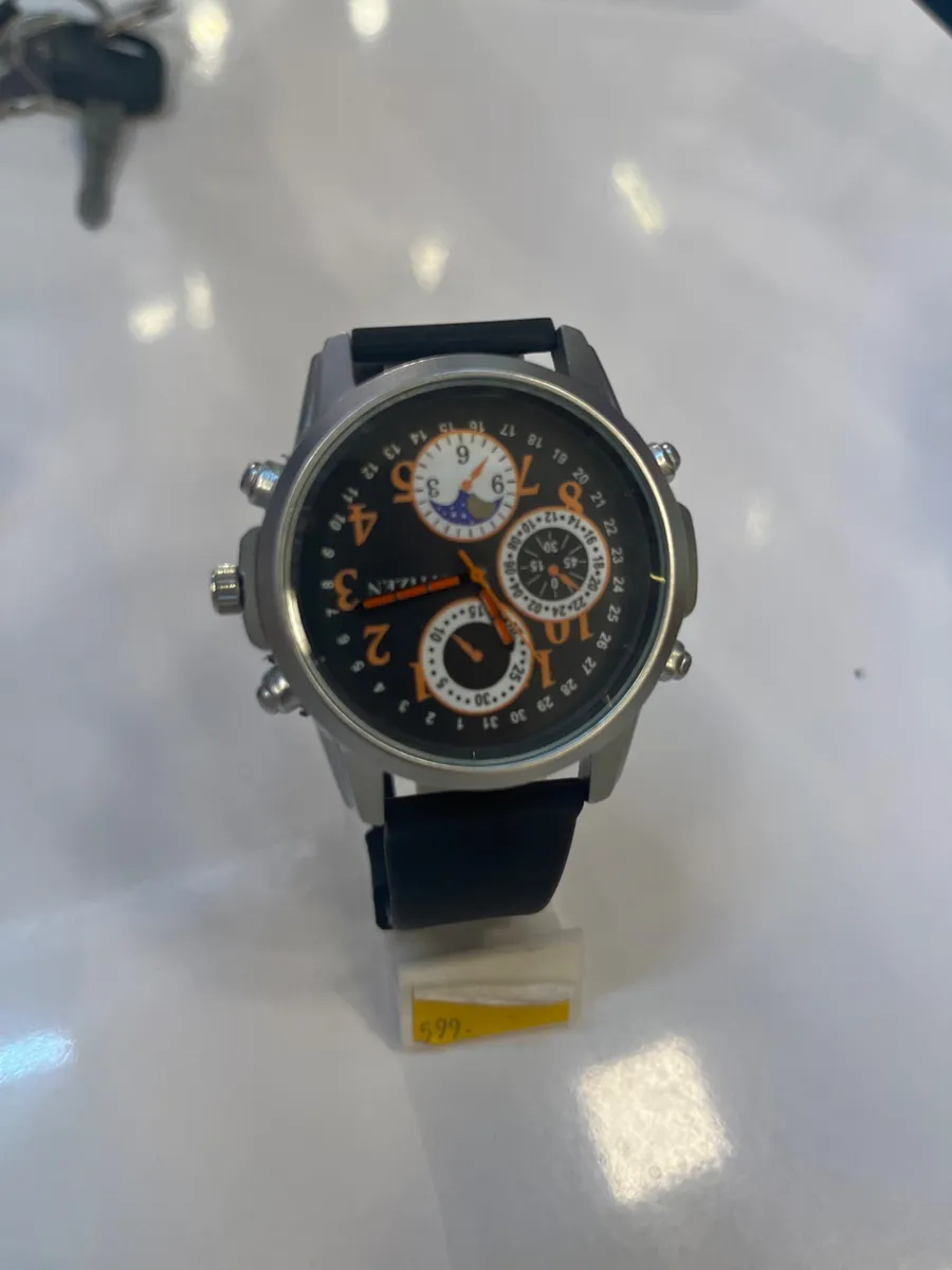 Casual watch